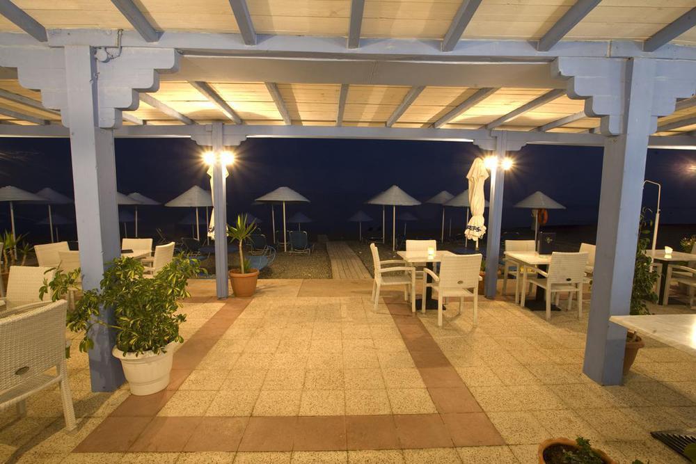 Coriva Beach Hotel & Bungalows Куцунарі Ресторан фото